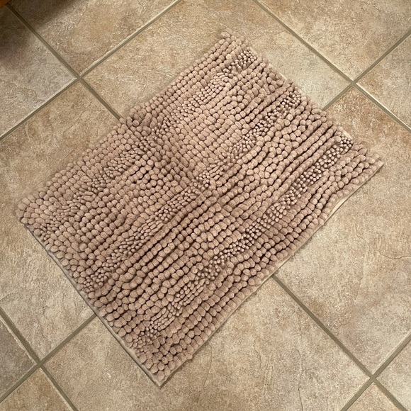 Tan microfiber bathroom rug - Picture 1 of 2